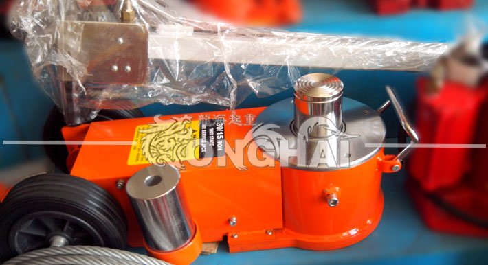 臥式氣動(dòng)液壓千斤頂實(shí)拍圖片 臥式氣動(dòng)液壓千斤頂實(shí)拍圖片