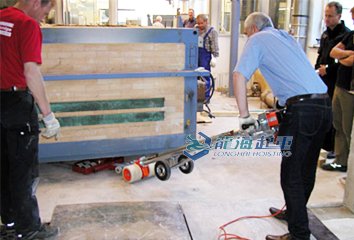 熔爐移運(yùn)用電動(dòng)搬運(yùn)牽引桿案例 熔爐移運(yùn)用電動(dòng)搬運(yùn)牽引桿案例