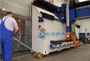 18噸機(jī)器設(shè)備搬運(yùn)用電動(dòng)搬運(yùn)牽引器案例二 18噸機(jī)器設(shè)備搬運(yùn)用電動(dòng)搬運(yùn)牽引器案例二