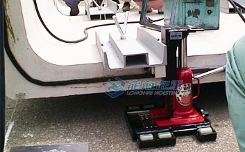 FR-60TL帶滑動臺爪式千斤頂案例圖二 FR-60TL帶滑動臺爪式千斤頂案例圖二