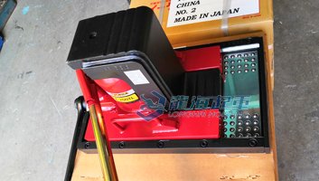 F-60TL帶滑臺(tái)爪式千斤頂導(dǎo)軌機(jī)構(gòu) F-60TL帶滑臺(tái)爪式千斤頂導(dǎo)軌機(jī)構(gòu)