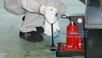 F-200TL帶滑臺(tái)爪式千斤頂案例圖一 F-200TL帶滑臺(tái)爪式千斤頂案例圖一