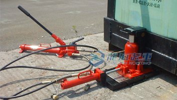 F-200TL帶滑臺(tái)爪式千斤頂案例圖二 F-200TL帶滑臺(tái)爪式千斤頂案例圖二