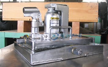 F-60TL-LR帶滑臺爪式千斤頂定制圖一 F-60TL-LR帶滑臺爪式千斤頂定制圖一