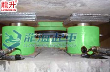 橋梁架設(shè)用同步千斤頂圖一 橋梁架設(shè)用同步千斤頂圖一