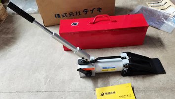 DAIKI楔形千斤頂實(shí)物圖 DAIKI楔形千斤頂實(shí)物圖