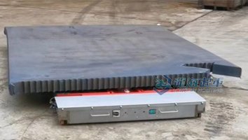 電動搬運小坦克案例一 電動搬運小坦克案例一