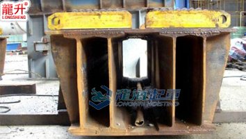 鍋爐汽包吊裝用履帶式搬運(yùn)小坦克案例一 鍋爐汽包吊裝用履帶式搬運(yùn)小坦克案例一