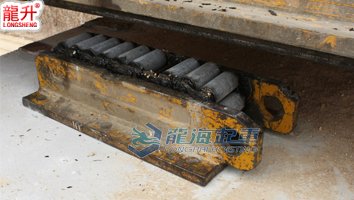 中鐵項(xiàng)目用履帶式搬運(yùn)小坦克案例一 中鐵項(xiàng)目用履帶式搬運(yùn)小坦克案例一