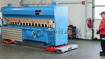 電動(dòng)搬運(yùn)小坦克使用案例一 電動(dòng)搬運(yùn)小坦克使用案例一