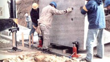 左圖:多人操作爪式千斤頂 左圖:多人操作爪式千斤頂