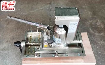 龍升無(wú)塵室?guī)Щ_(tái)爪式千斤頂實(shí)物圖一 龍升無(wú)塵室?guī)Щ_(tái)爪式千斤頂實(shí)物圖一