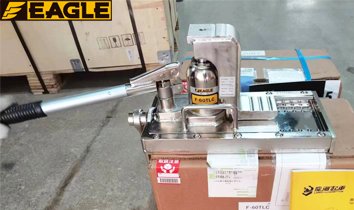 鷹牌無塵室?guī)Щ_(tái)爪式千斤頂實(shí)物圖 鷹牌無塵室?guī)Щ_(tái)爪式千斤頂實(shí)物圖