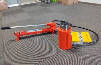 TS單作用分離式千斤頂實(shí)物圖二 TS單作用分離式千斤頂實(shí)物圖二