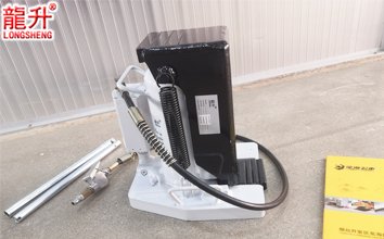 氣動(dòng)爪式千斤頂實(shí)物圖二 氣動(dòng)爪式千斤頂實(shí)物圖二