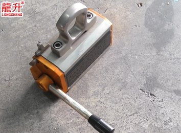 強(qiáng)力永磁起重器實(shí)物圖三 強(qiáng)力永磁起重器實(shí)物圖三