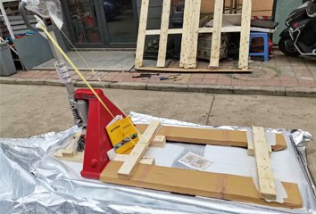 進口手動液壓搬運車實物圖二 進口手動液壓搬運車實物圖二