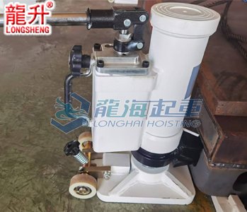 集裝箱專用千斤頂案例圖二 集裝箱專用千斤頂案例圖二