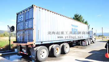 集裝箱舉升機使用場景圖二集裝箱貨車